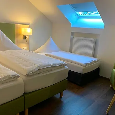 Marias Living - & 3*